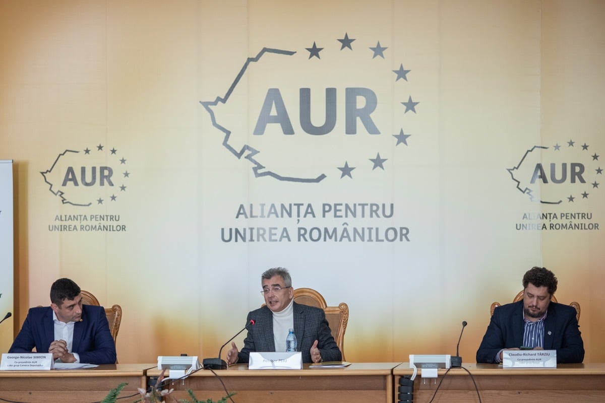 AUR și partenerii săi politici încercă să înlăture Guvernul Bolojan: Patru moțiuni de cenzură depuse