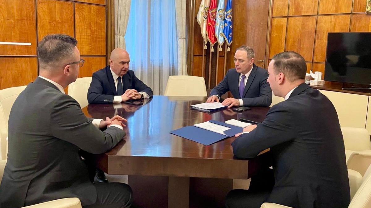 Criza combustibililor în România: Guvernul refuză plafonarea prețurilor, dar caută soluții alternative