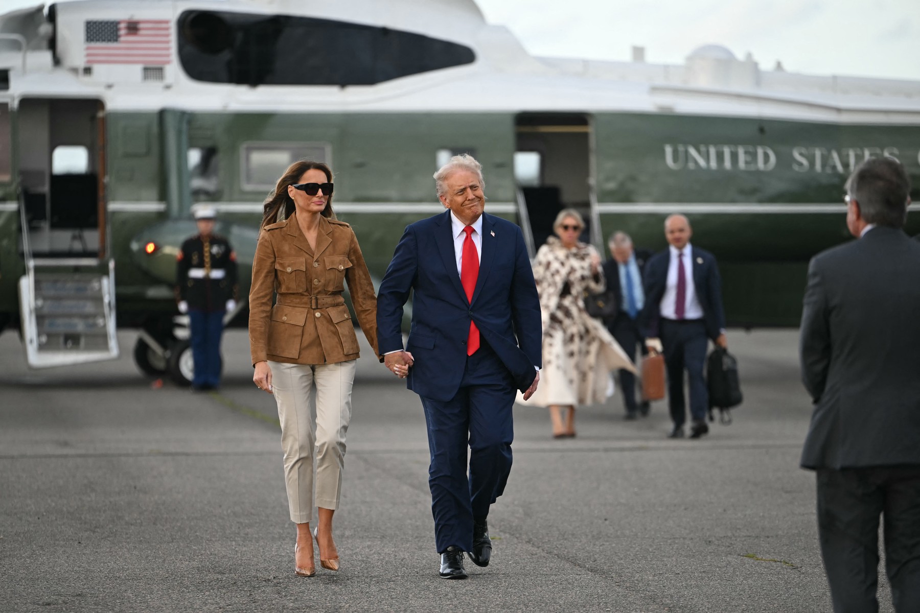 Donald Trump și Melania, nevoiți să-și schimbe planurile în Marea Britanie din cauza unei defecțiuni hidraulice la elicopterul prezidențial