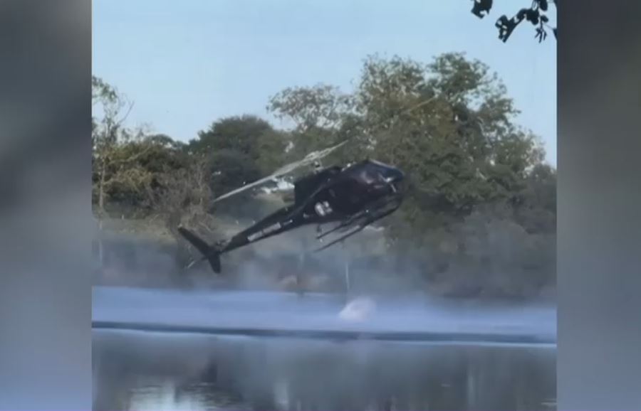 Incident dramatic în Franța: un elicopter de stingere a incendiilor se prăbușește într-un lac