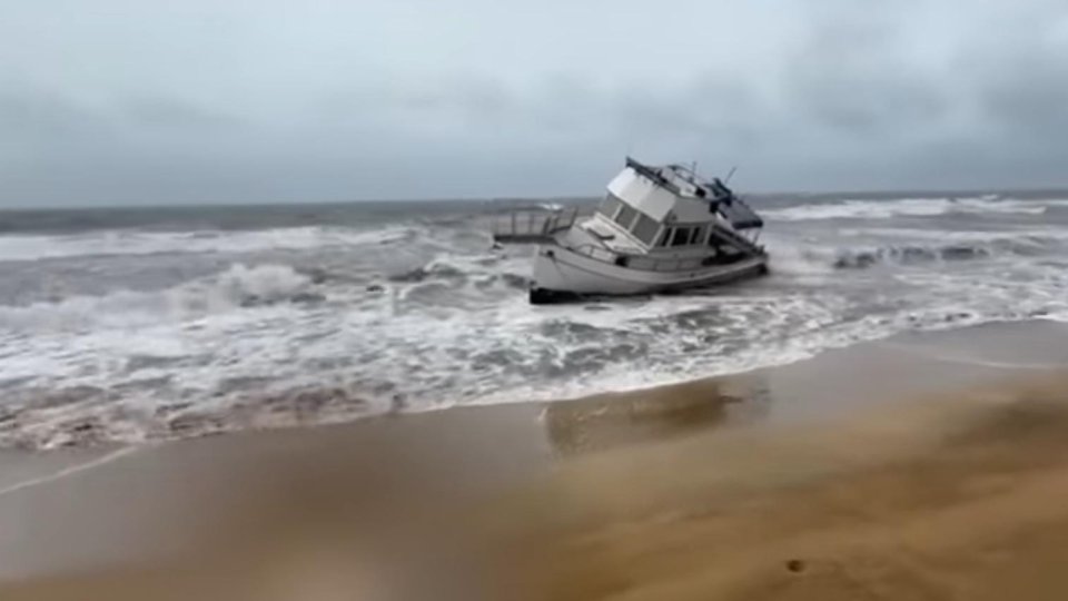 Inundații devastatoare în Hawaii: Mii de oameni evacuați și pagube estimate la peste un miliard de dolari
