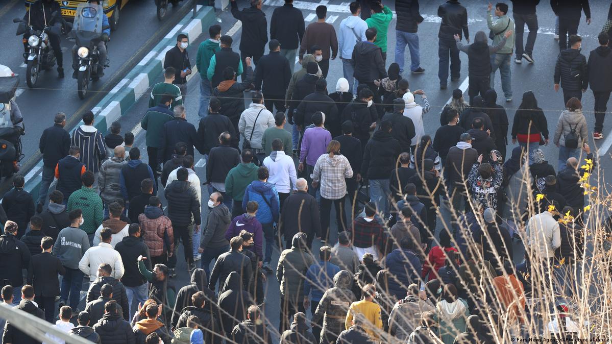 Iranul în fierbere: Proteste fără precedent împotriva crizei economice și a regimului dictatorial