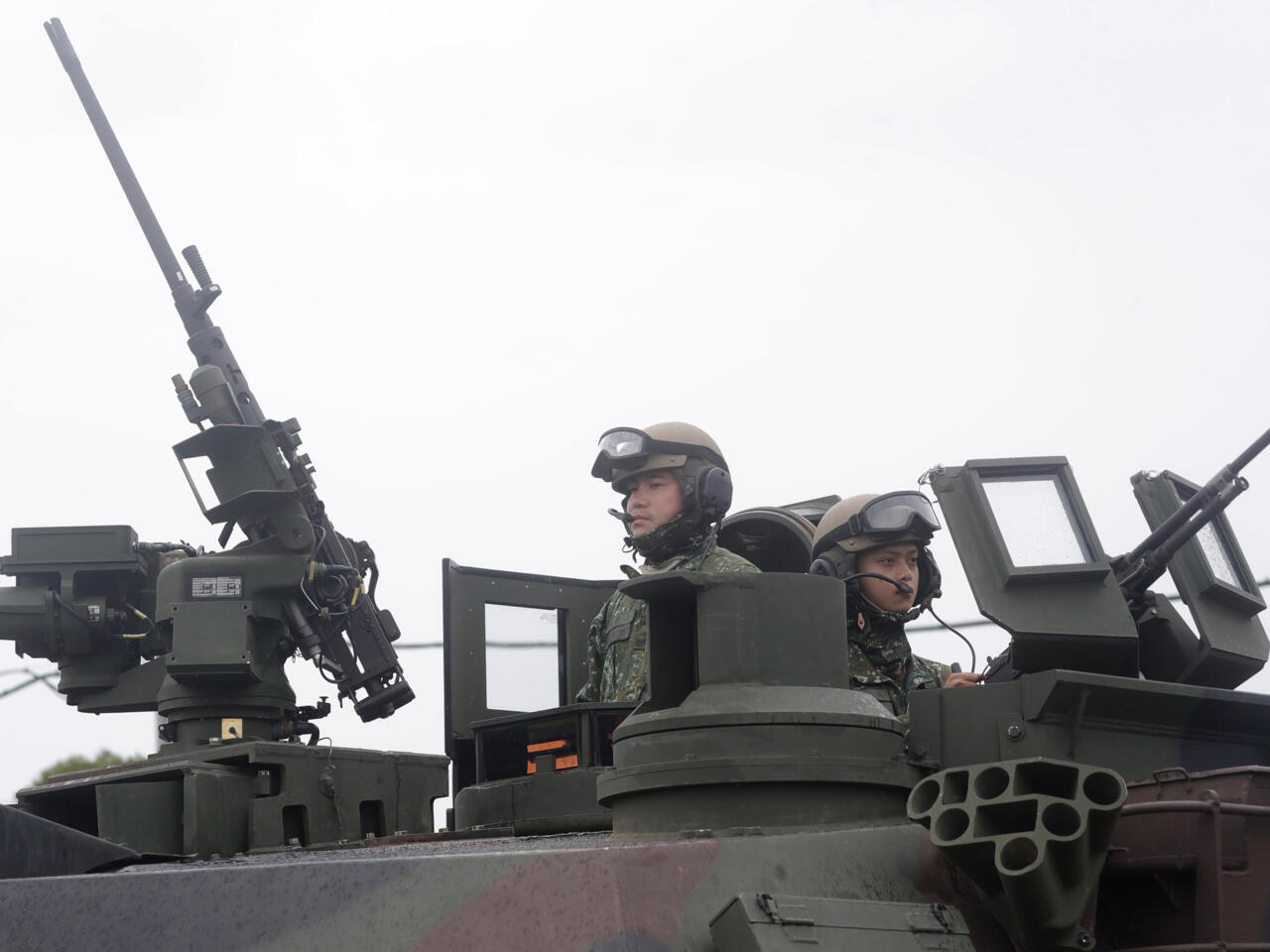 România investește masiv în modernizarea armatei: 270 de tancuri noi și primele drone militare din 2027