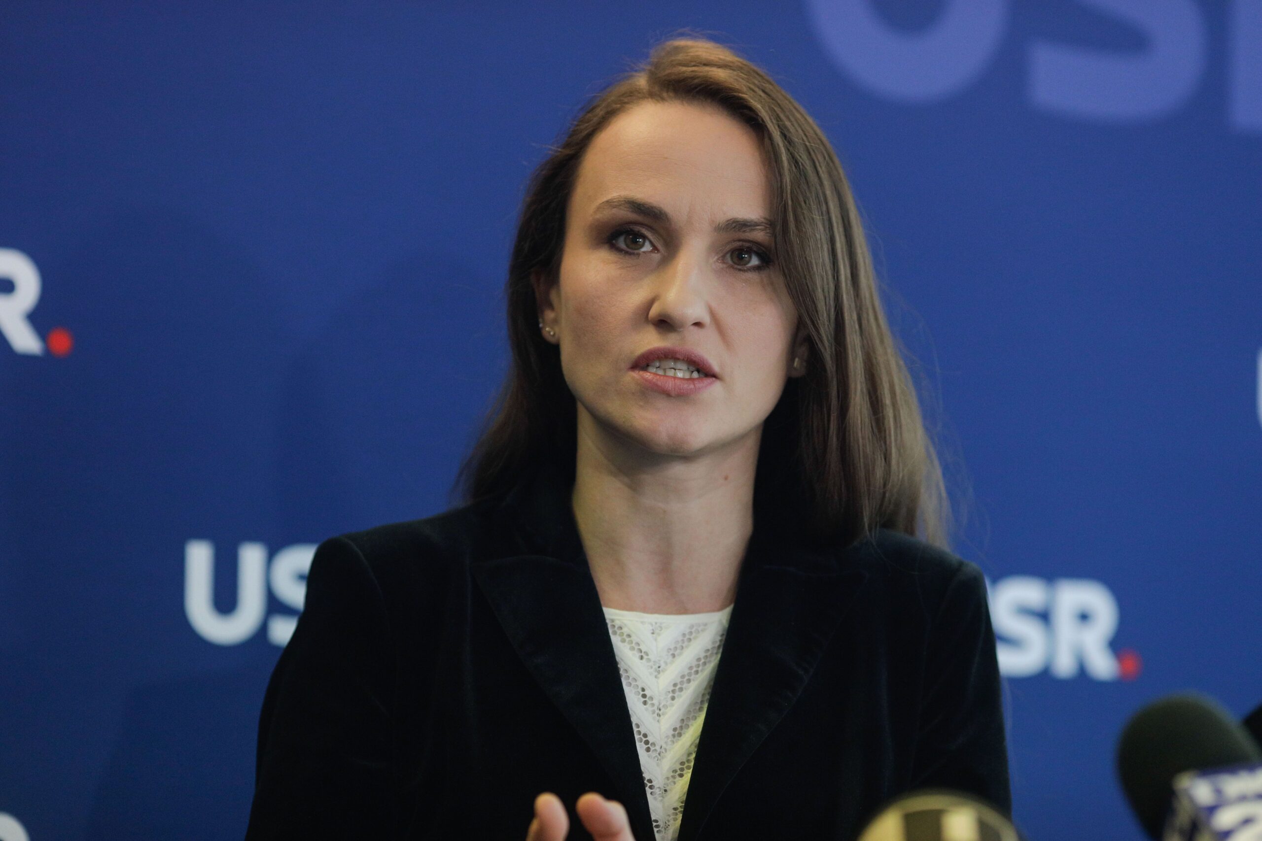 Românii Blocați în Orientul Mijlociu Înfruntă Incertitudinea: Sfaturi și Măsuri de Siguranță