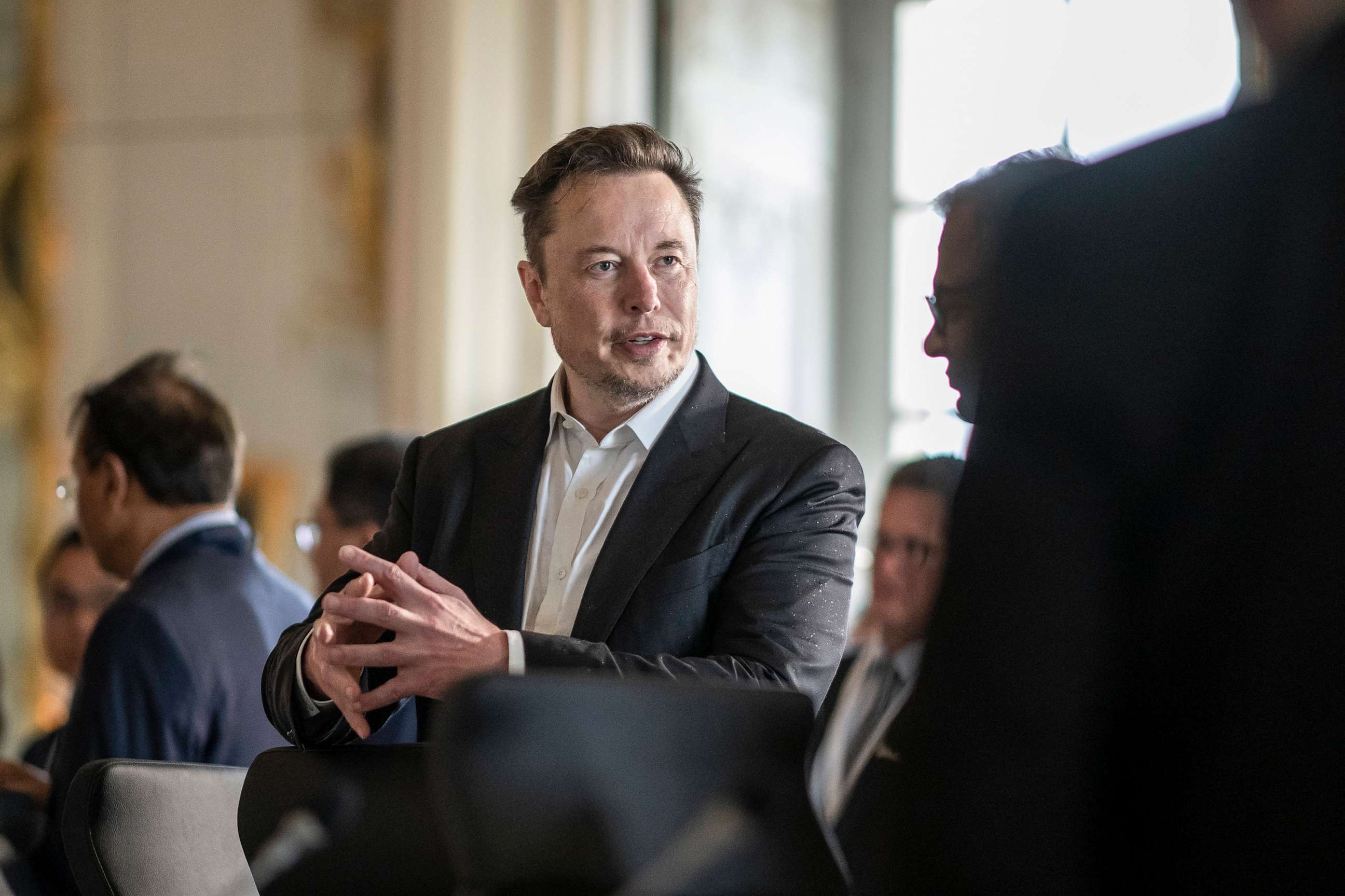 Scandalul Epstein ia amploare: Elon Musk și un consilier slovac în vâltoarea acuzațiilor