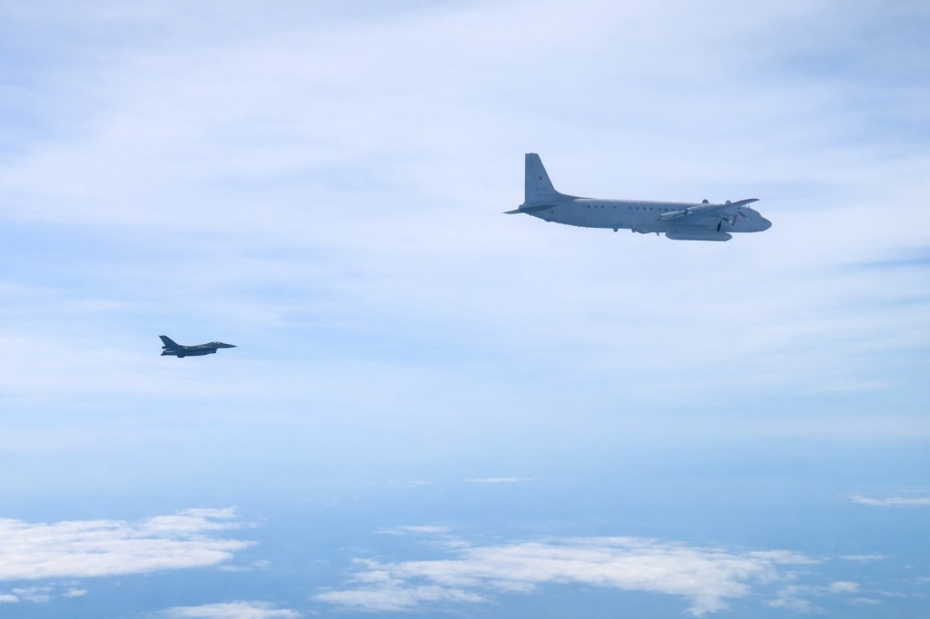 Tensiuni pe cerul Mării Baltice: Avioane F-16 românești escortează aeronave rusești