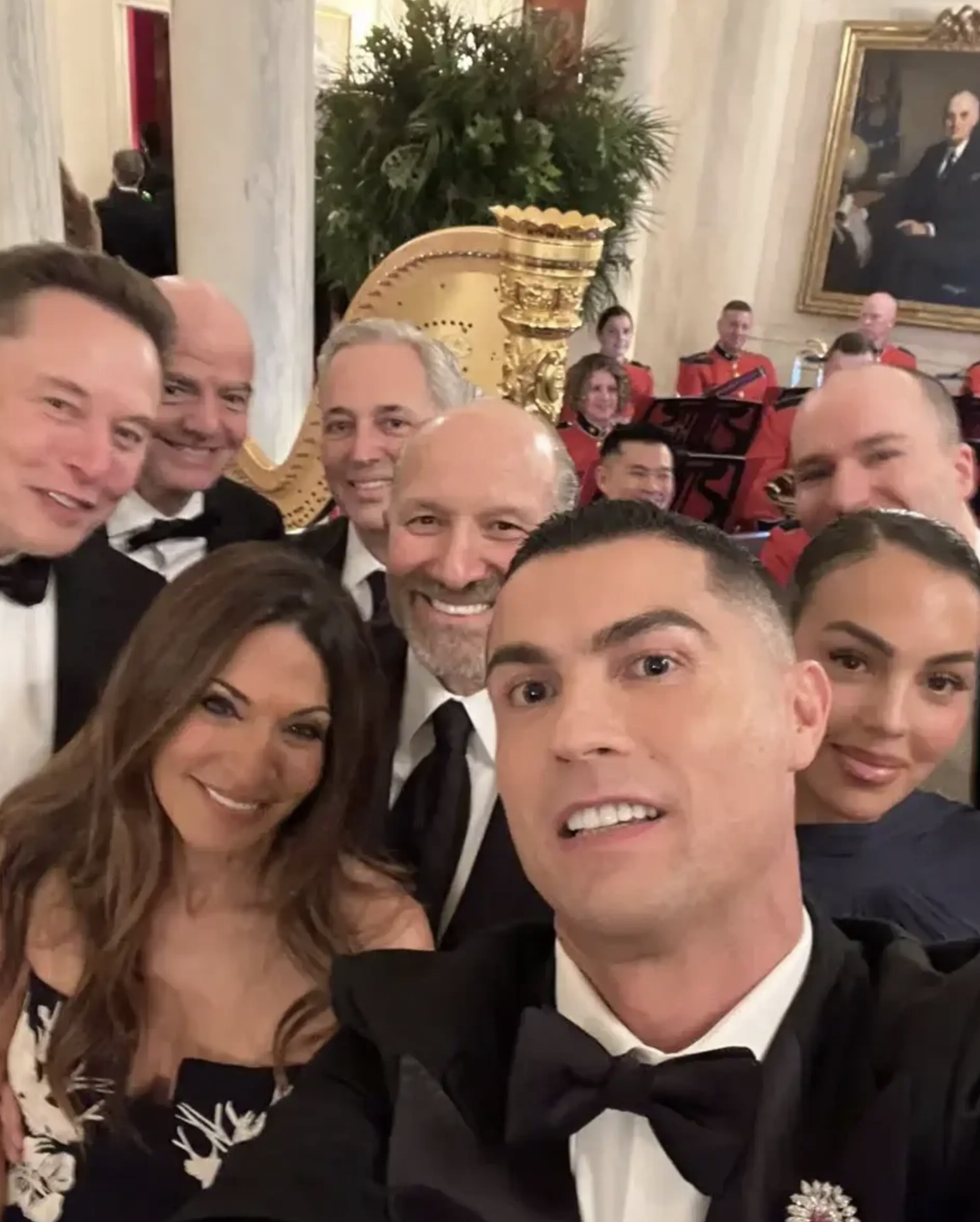 Trump înmânează „cheia Casei Albe” lui Ronaldo și amenință cu pedeapsa capitală democrații