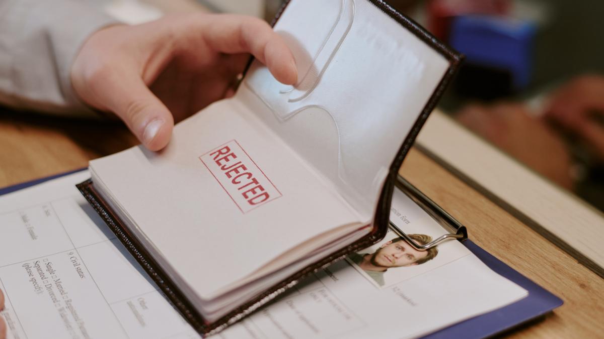 UE limitează accesul cetățenilor ruși la vizele Schengen