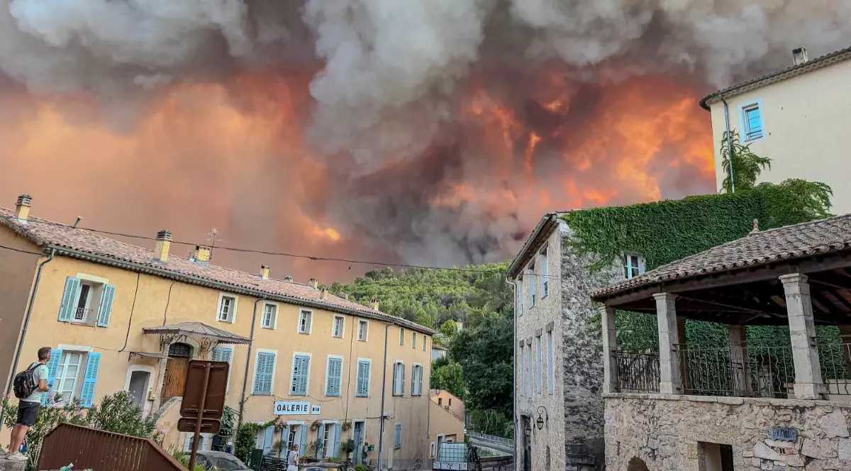 Criza din Spania și Franța: Incendii Devastatoare Forțează Evacuări Masive