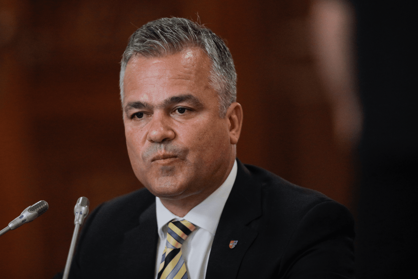 Criza Politică din PNL: Adrian Veștea Refuză Să Își Depună Mandatul