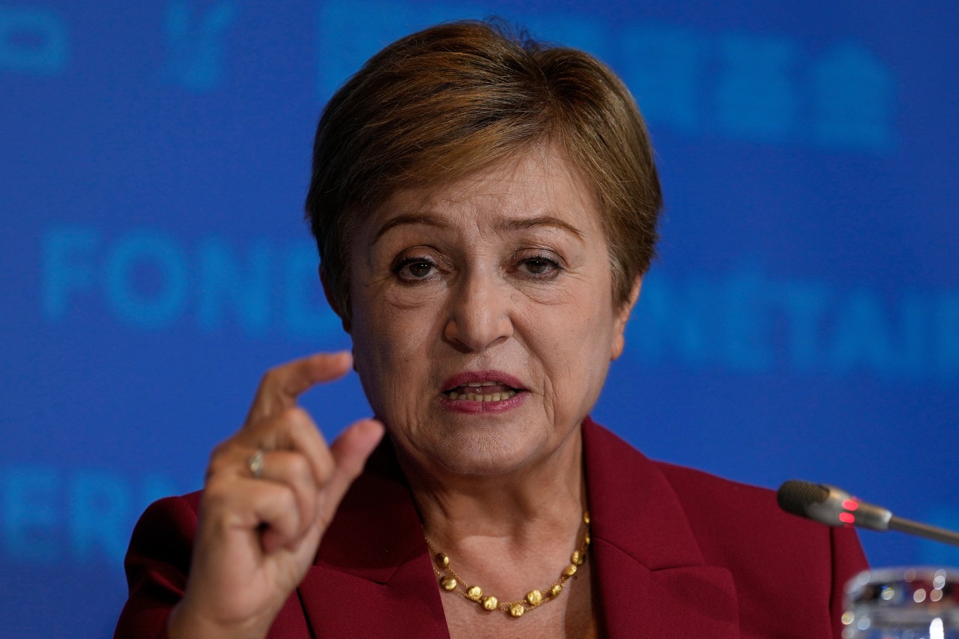 FMI: Inteligența Artificială amenință 40% din locurile de muncă globale