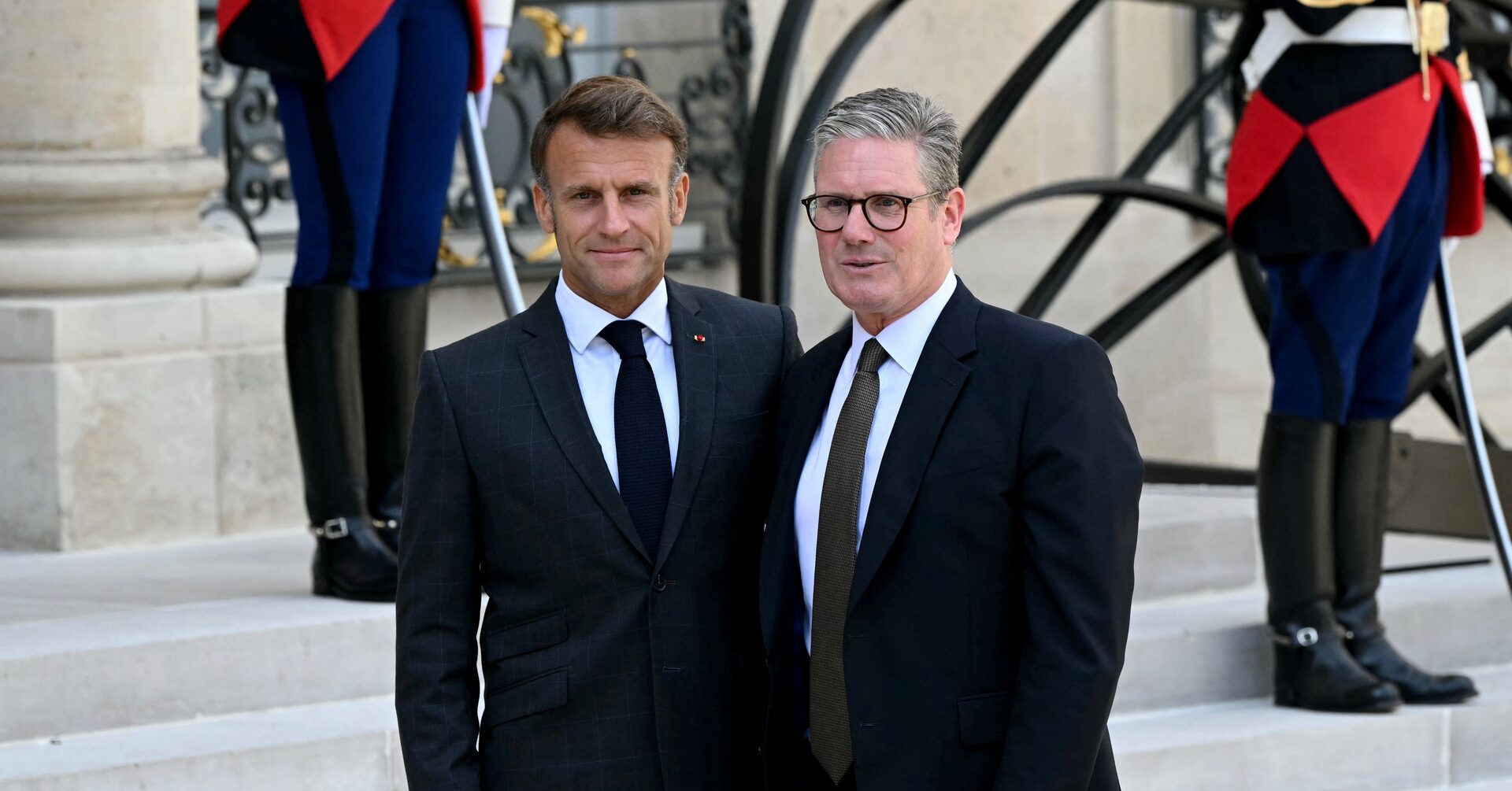 Macron îl onorează pe premierul britanic Keir Starmer cu Legiunea de Onoare