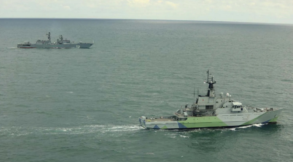 Marina Regală Britanică în Alertă: Nave Rusești Sub Sancțiuni, Urmărite Trei Zile
