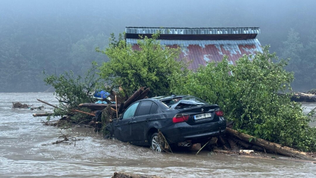 Ploi Devastatoare în Vrancea și Neamț: Viituri și Inundații Afectează Locuințe și Infrastructură