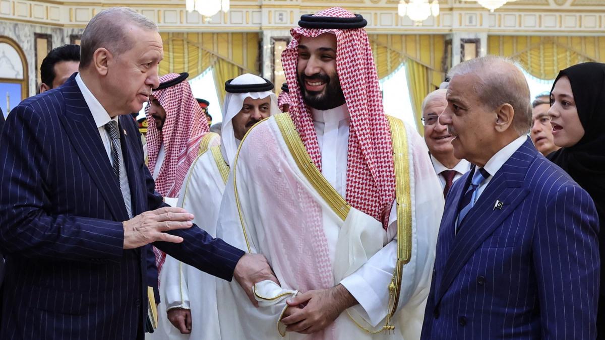 Relații Tensionate: Turcia, Pakistanul și Arabia Saudită Semnează Pact de Apărare