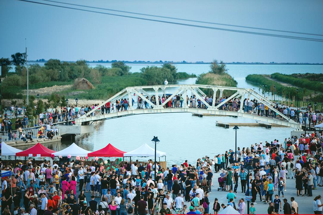 Surpriză în Jurilovca: Primarul se confruntă cu o avalanșă de turiști pentru un festival inexistent