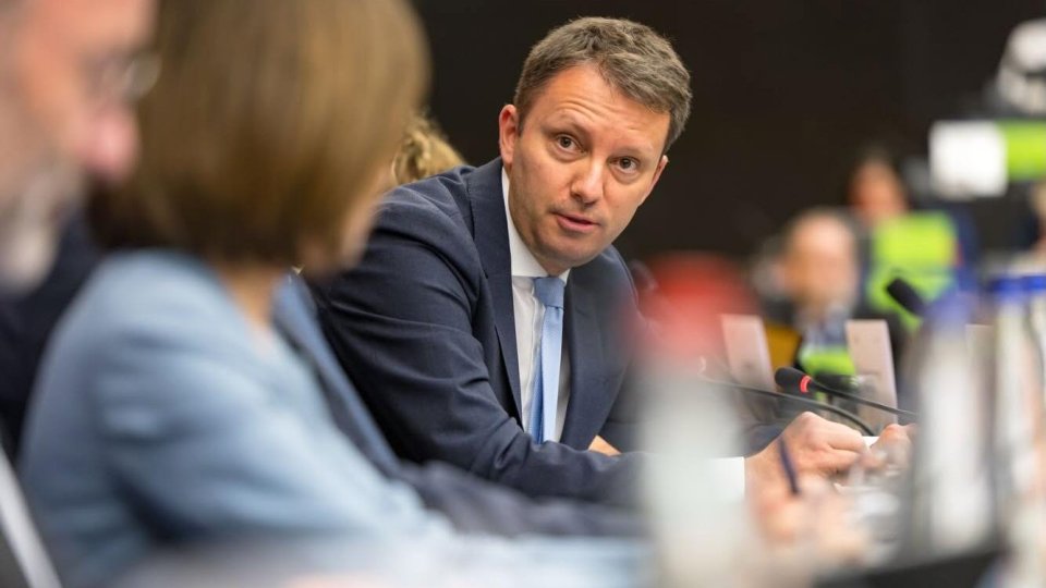Tensiuni Politice în România: Siegfried Mureșan, Premierul Controversat